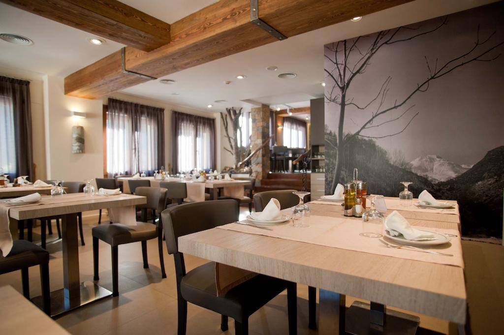 Hotel Victor ริอาล์พ ภายนอก รูปภาพ
